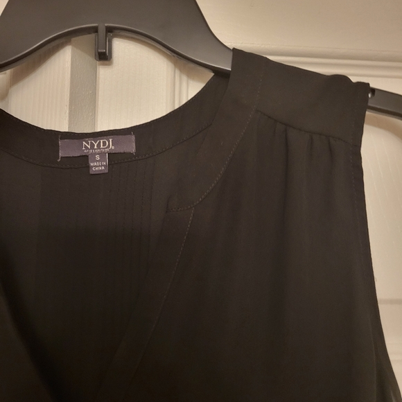 Black sleeveless blouse - Picture 4 of 6